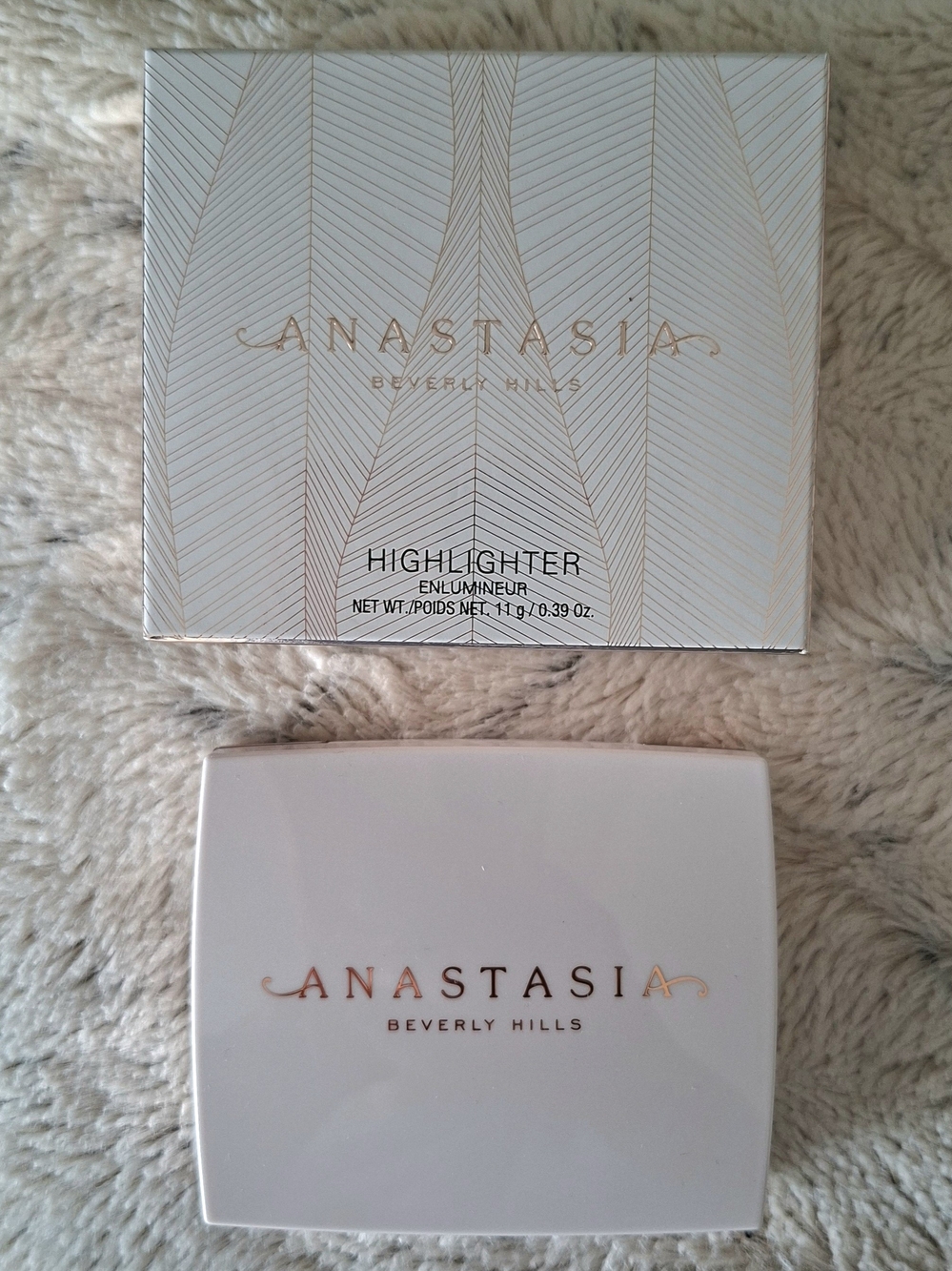 Anastasia Beverly Hills "Iced Out" Highlighter - Picture 7 of 9
